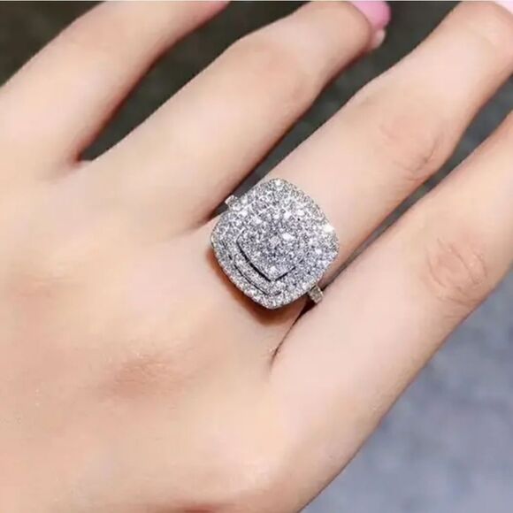 Zircon elegant square promise ring size 8 - Picture 3 of 11